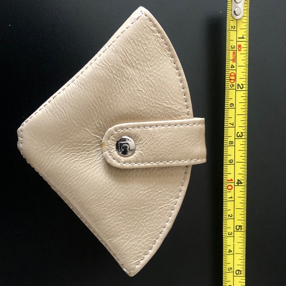 NWOT Liz Claiborne Travel Mending Kit - Picture 2 of 4